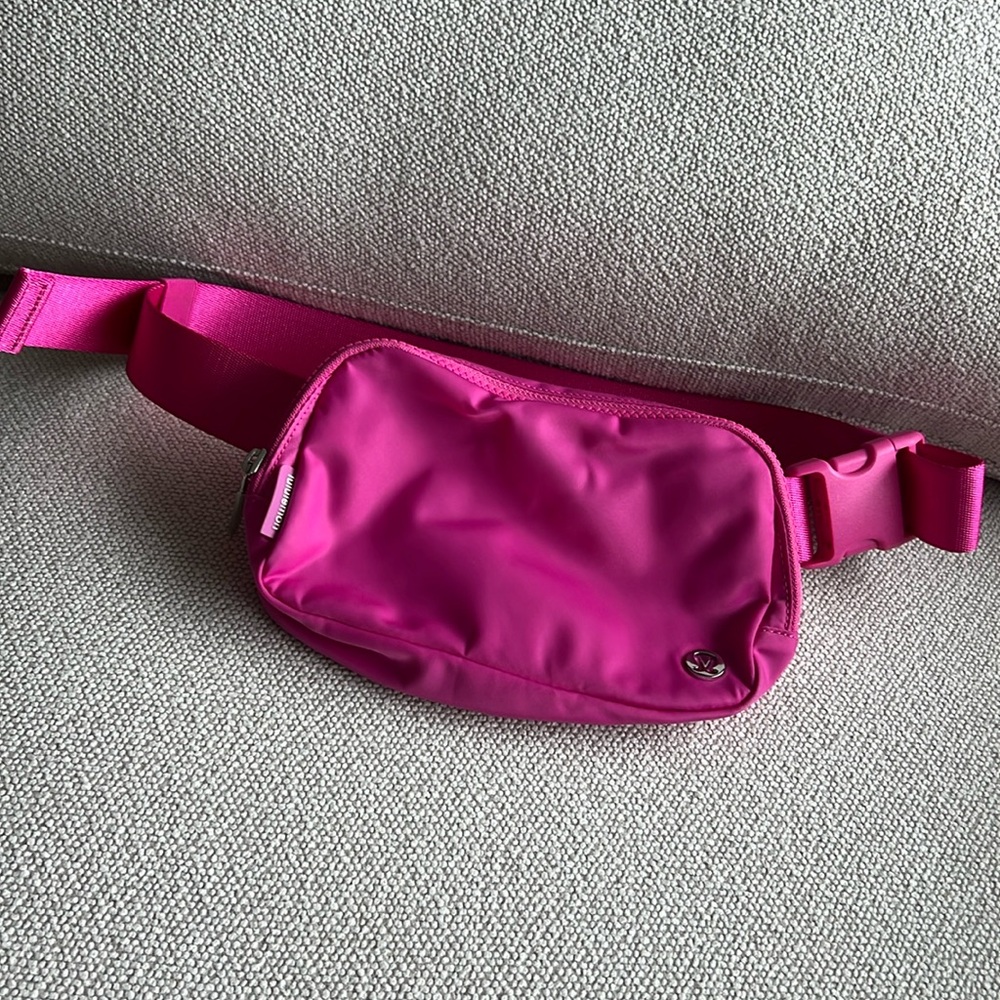 Lululemon everywhere belt bag